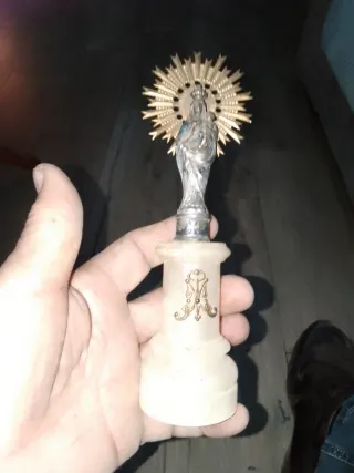 Virgen del Pilar figura religiosa
