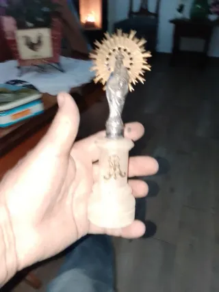 Virgen del Pilar figura religiosa