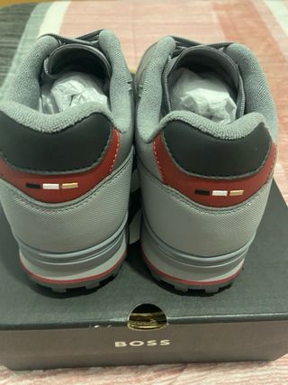 Zapatillas Hugo Boss grises y rojas