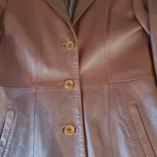 Cazadora larga de cuero marrón