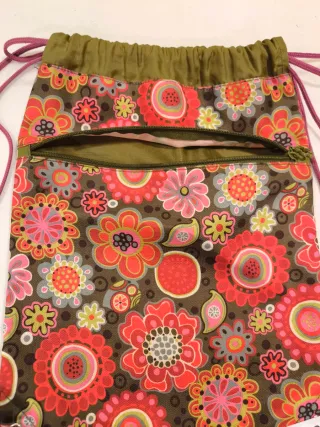 Mochila con estampado floral