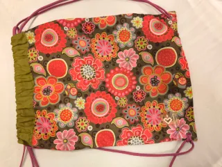 Mochila con estampado floral