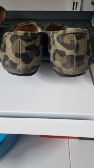 Salones planos estampado leopardo talla 43