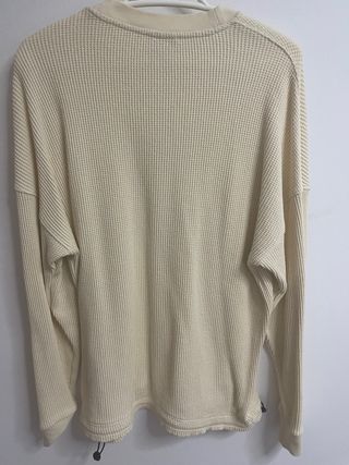 Sudadera beige de Zara.