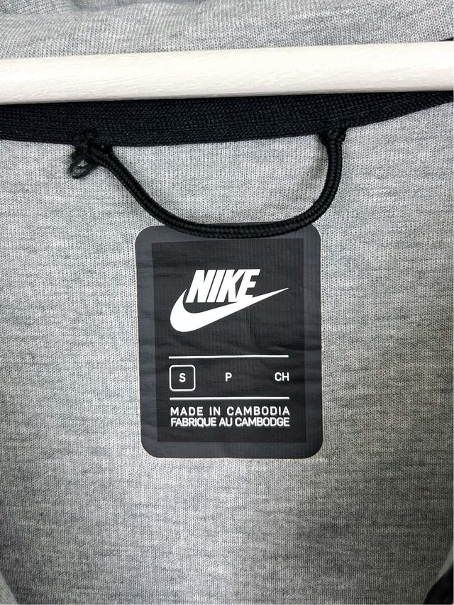 Felpa Nike Tech con cerniera Y2K grigia retrò