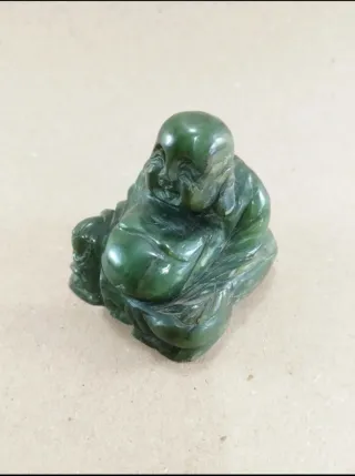 Buda de Jade Nefrita Oriental Feliz