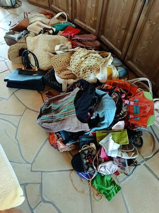 Diferentes bolsos, carteras.