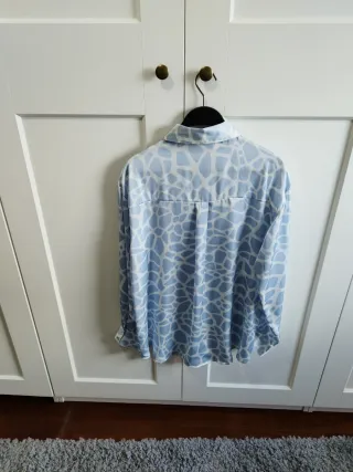 Camisa Zara Estampada Azul y Blanca