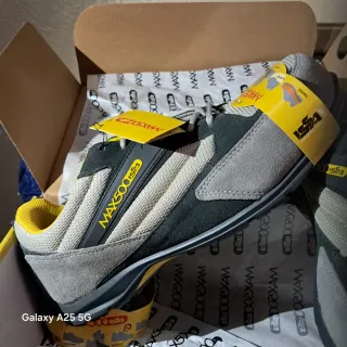 Zapatillas de trabajo DOEXAM grises y amarillas