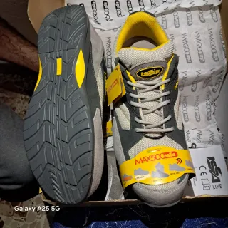Zapatillas de trabajo DOEXAM grises y amarillas