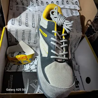 Zapatillas de trabajo DOEXAM grises y amarillas