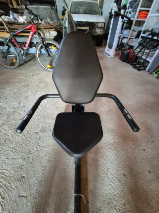 Bicicleta estática reclinable.