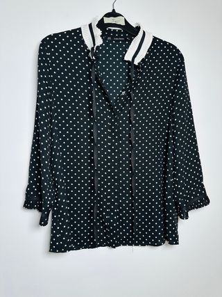 Blusa Zara lunares cuello volante Talla XS
