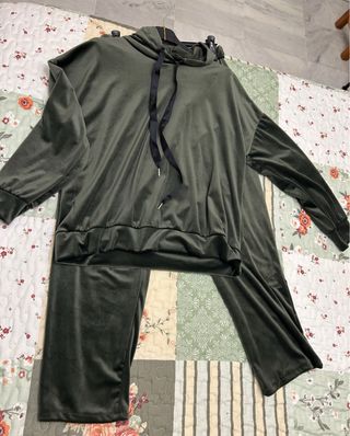 Conjunto chándal verde oliva