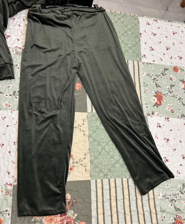 Conjunto chándal verde oliva