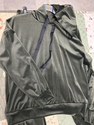 Conjunto chándal verde oliva