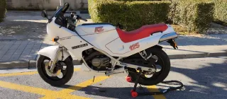 Moto Gilera 125 KZ Blanca y Roja