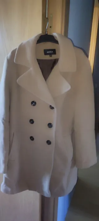 Vari cappotti, ognuno a 5€