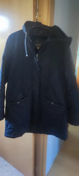 Vari cappotti, ognuno a 5€