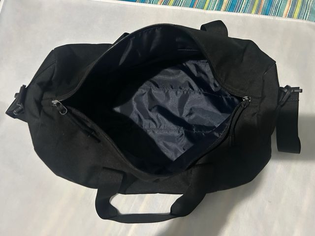 Bolsa esportiva Lacoste preta