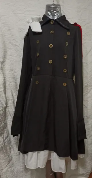 Vestido gótico medieval negro y rojo