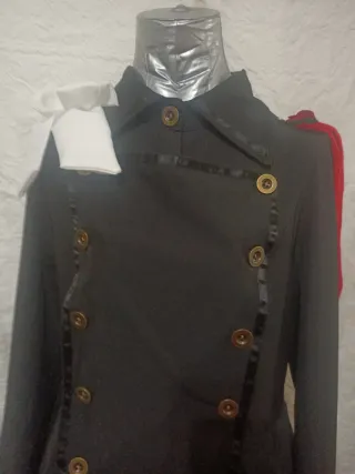 Vestido gótico medieval negro y rojo