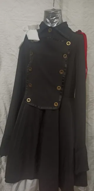 Vestido gótico medieval negro y rojo