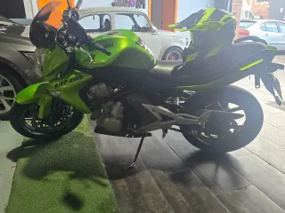 Kawasaki ER650A Verde