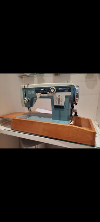Maquina de coser ALFA