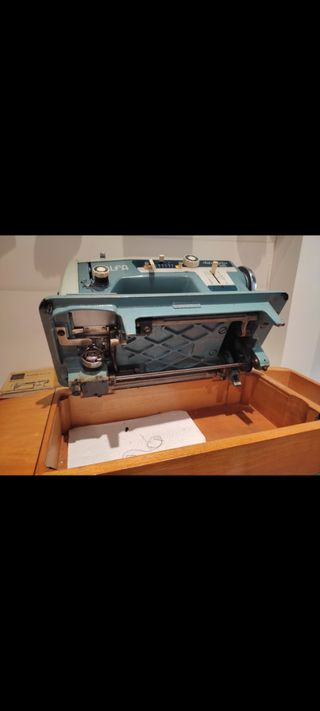 Maquina de coser ALFA