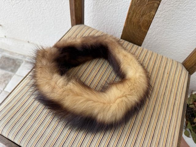 Cuello de pelo bicolor