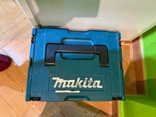 Taladro Makita 18V con Cargador DC18RC