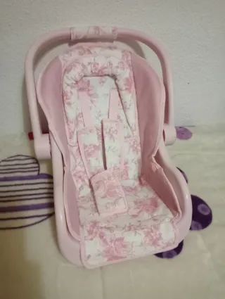 Muñeca bebé silicona con transportín rosa