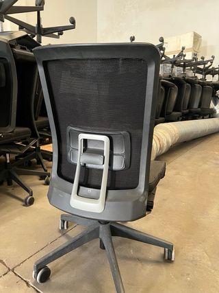 Silla de oficina ergonómica negra