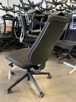 Silla de oficina ergonómica negra