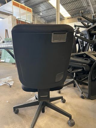 Silla de oficina ergonómica negra