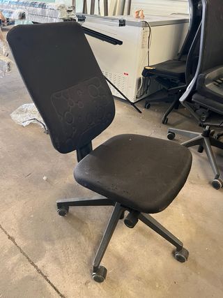 Silla de oficina ergonómica negra