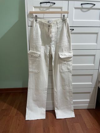 Pantalón cargo Zara blanco