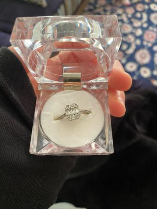 Anillo de plata con diamantes