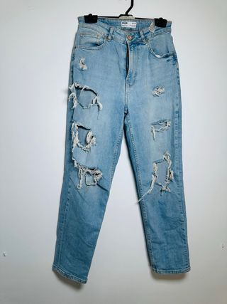 Pantalón vaquero Bershka desgarrado Talla M