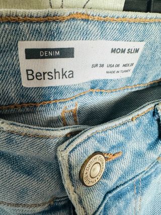 Pantalón vaquero Bershka desgarrado Talla M