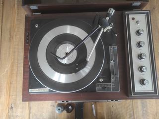 Tocadiscos Vintage KOLSTER HELSINKI