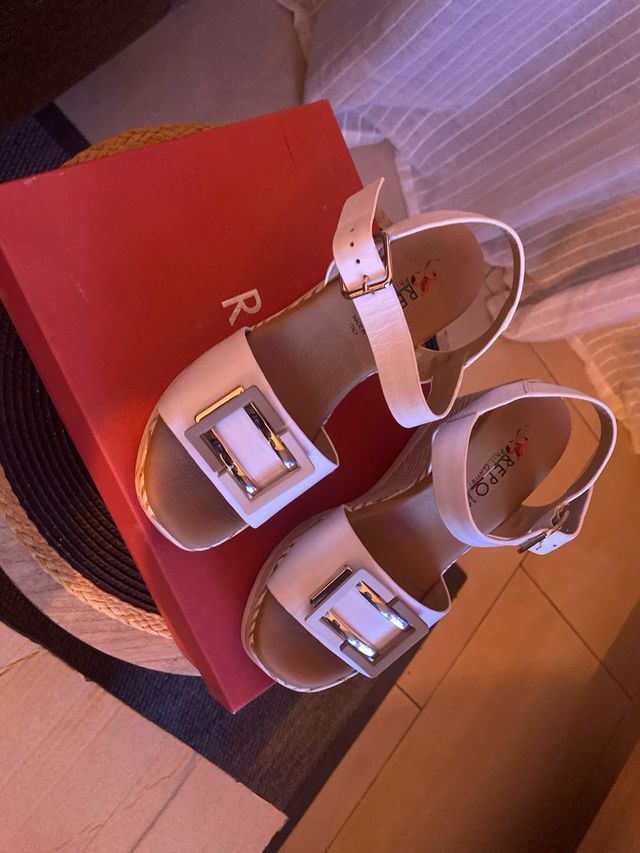 Sandalias Repo Blancas y Doradas