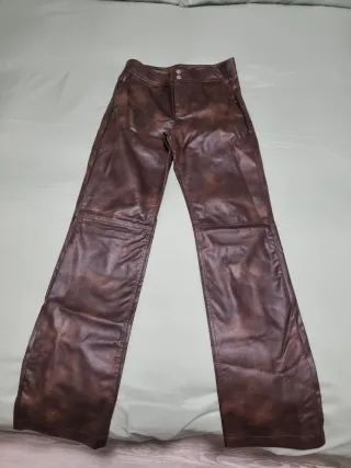 Pantalón polipiel marrón