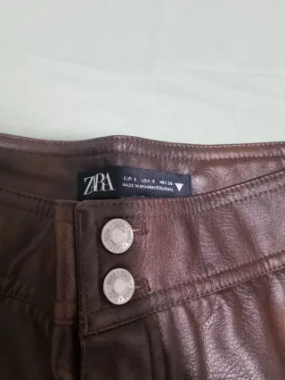 Pantalón polipiel marrón