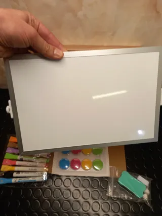 Lavagnetta magnetica per bambini con pennarelli e