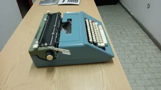Máquina de escribir Olivetti Studio 46