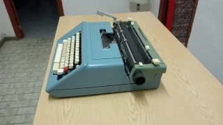 Máquina de escribir Olivetti Studio 46