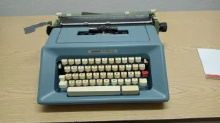 Máquina de escribir Olivetti Studio 46