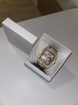 Reloj Guess Dorado y Negro Nuevo Con Su Caja